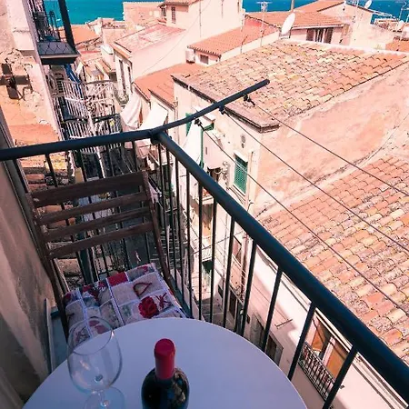 Aria تْشيفالو